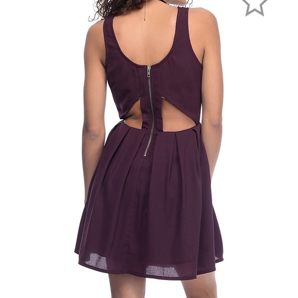 Empyre Caireann Burgundy Cutout Dress - Picture 10 of 10